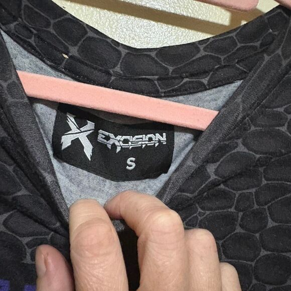 Lost Lands Magma Rock T-Shirt size: small - Picture 2 of 3